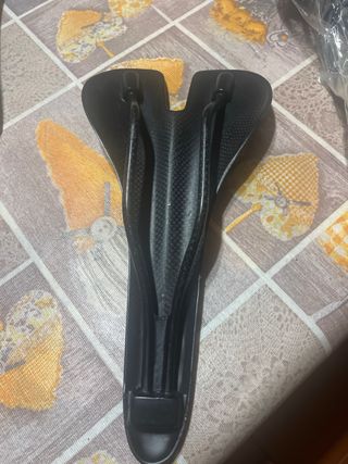 Sella  Fizik carbonio ultraleggero 
sella San marc