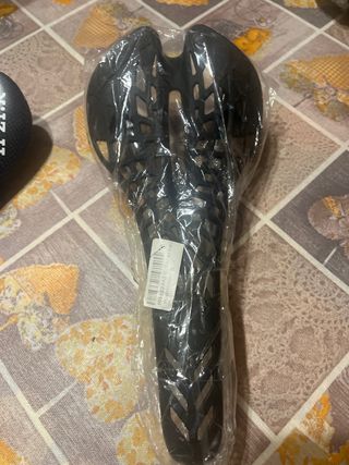Sella  Fizik carbonio ultraleggero 
sella San marc