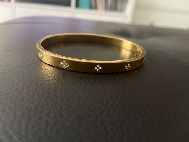 Bracciale in oro con ornamenti floreali