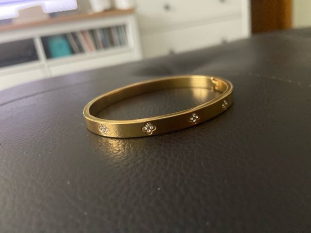 Bracciale in oro con ornamenti floreali