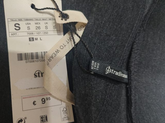 Falda larga gris oscuro ajustada