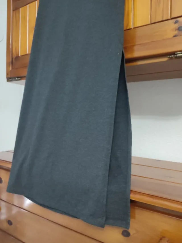 Falda larga gris oscuro ajustada