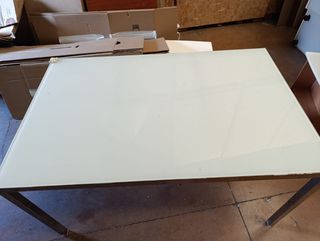 Mesa de comedor cristal y metal
