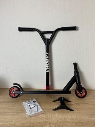 Patinete Caroma Negro con Ruedas Rojas