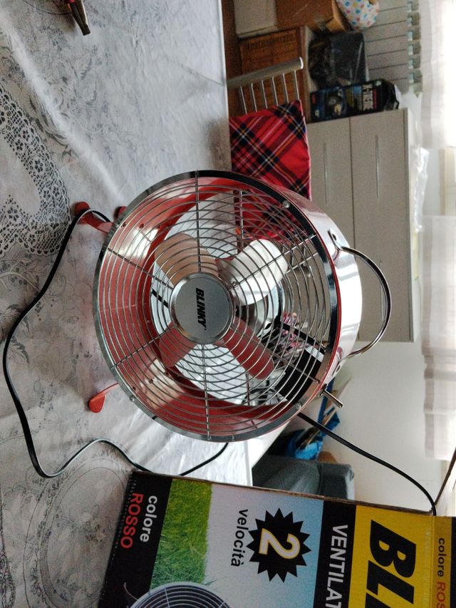 Ventilatore da tavolo rosso