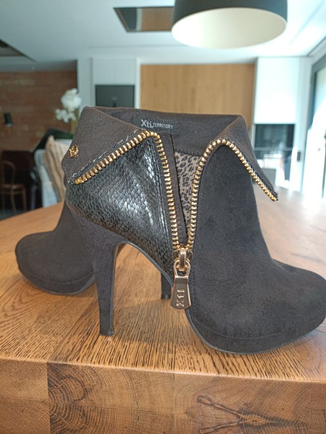 Botines Xti Negros con Cremalleras