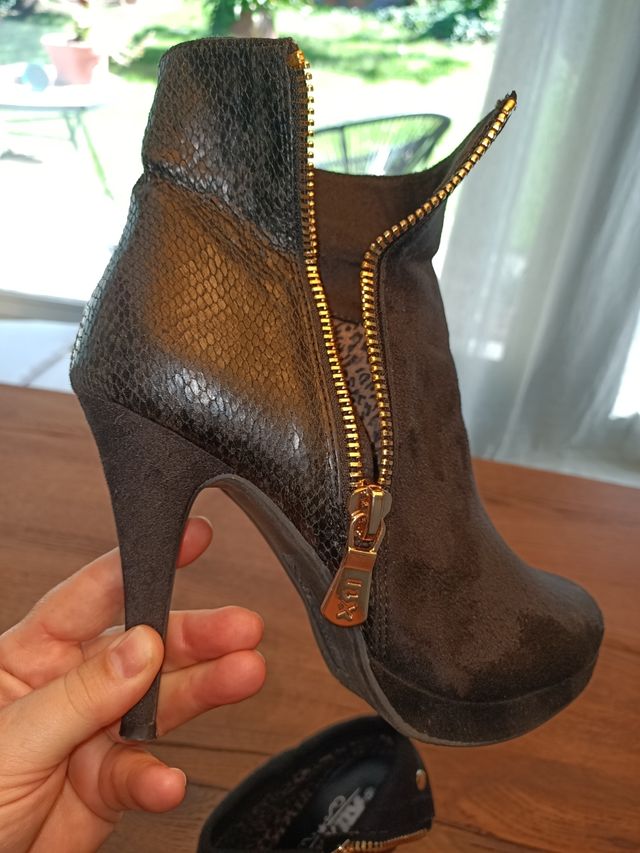 Botines Xti Negros con Cremalleras