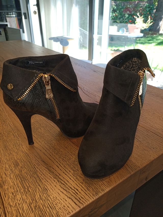 Botines Xti Negros con Cremalleras