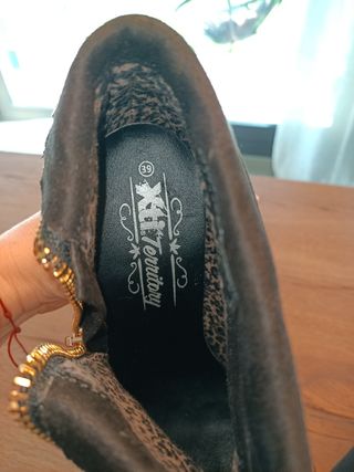 Botines Xti Negros con Cremalleras