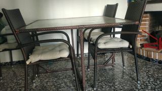 Mesa y 4 Sillas Terraza Mimbre y Cristal