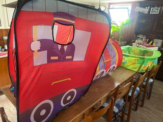 Gioco per bambini trenino e piscina