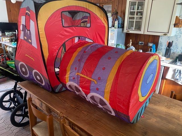 Gioco per bambini trenino e piscina