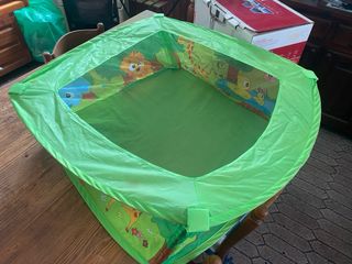 Gioco per bambini trenino e piscina