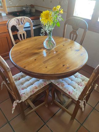 Mesa redonda madera pino y 4 sillas