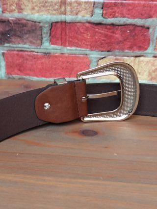 Cintura in pelle con fibbia western