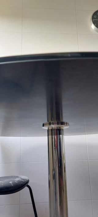 Mesa redonda cristal negro y metal