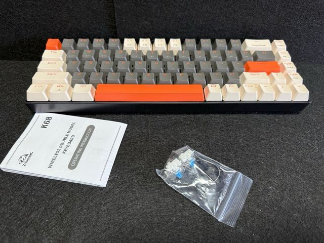 Teclado YINDIAO K68 Naranja y Blanco
