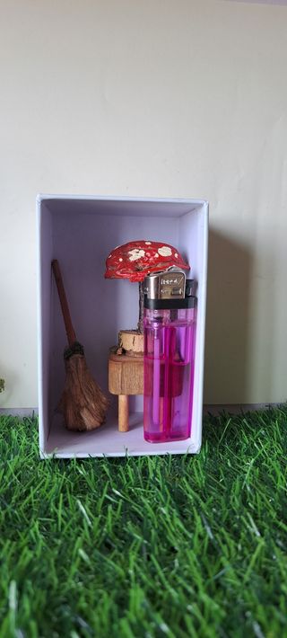 Mini escobita y mesita artesanal