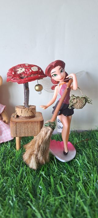 Mini escobita y mesita artesanal