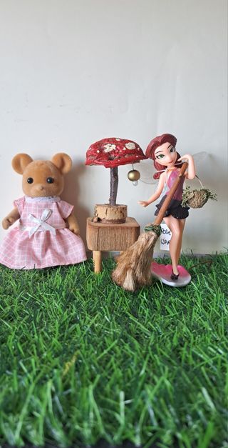 Mini escobita y mesita artesanal