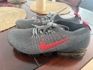 Nike Vapormax Talla 44 Gris/Rojo