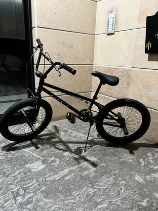 Bicicleta BMX negra