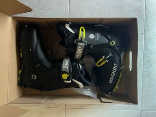 Scarponi da sci fuoripista o Skimo Movement.
