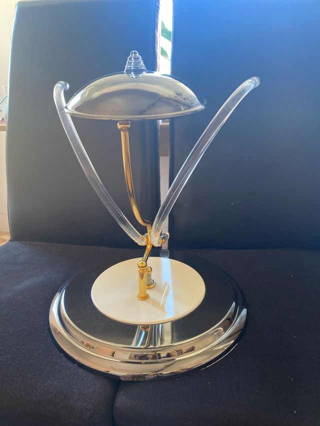 Lámpara de techo dorada y transparente