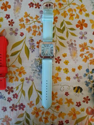 Reloj con correas intercambiables
