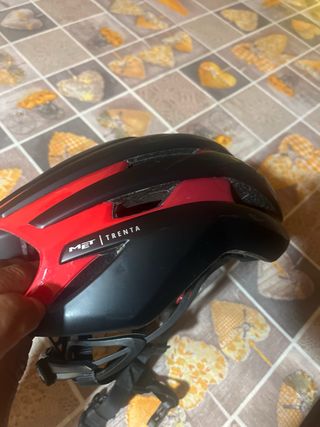 Casco bici MET nero e rosso usato 
casco salice 