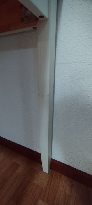 Mesa de comedor cuadrada de madera