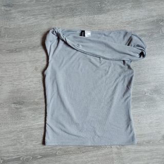 Camiseta gris Divided de h y m