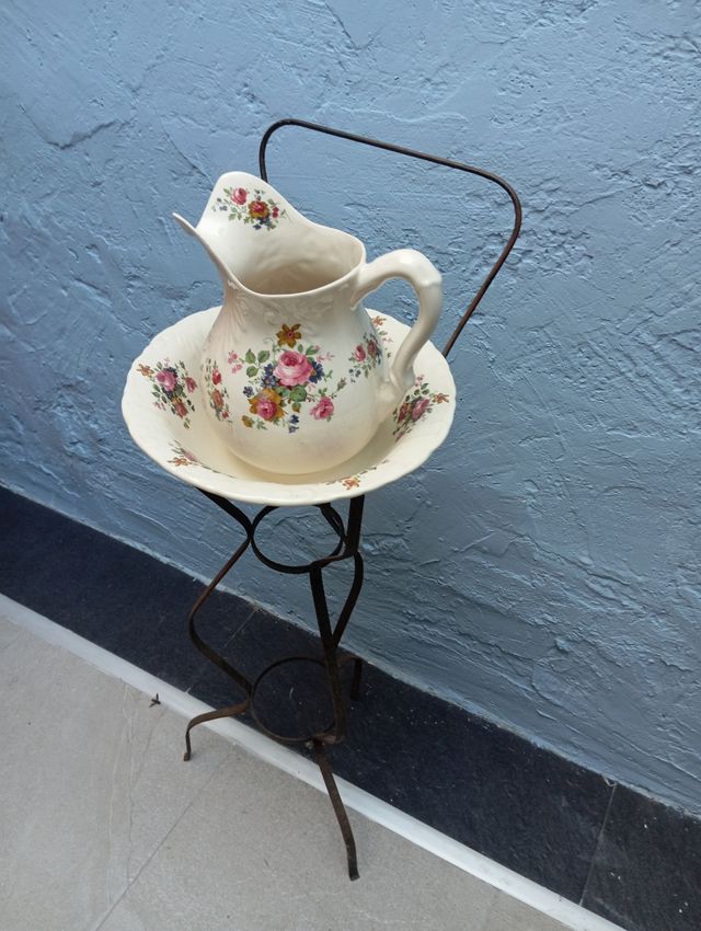 Jarrón y lebrillo antiguo con peana porcelana