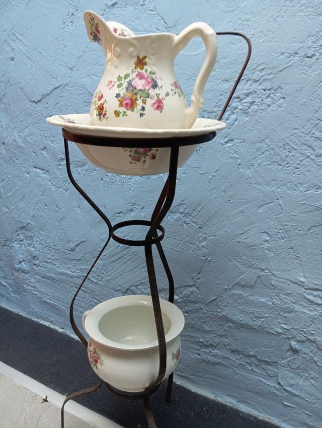 Jarrón y lebrillo antiguo con peana porcelana