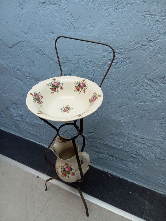 Jarrón y lebrillo antiguo con peana porcelana