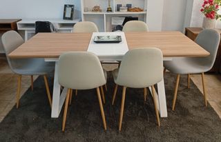 MESA NORDICA EXTENSIBLE +(6) SILLAS EN TELA. 