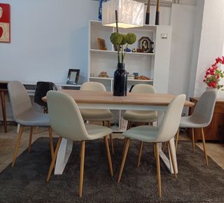 MESA NORDICA EXTENSIBLE +(6) SILLAS EN TELA. 