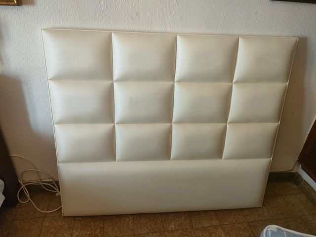 Cabecero de cama 135 cm en muy buen estado y de mu