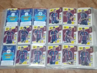 Álbum Adrenalyn 22-23 con 618 cromos diferentes.