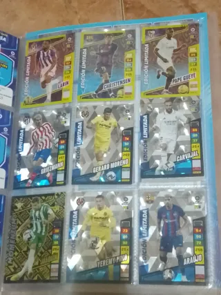 Álbum Adrenalyn 22-23 con 618 cromos diferentes.