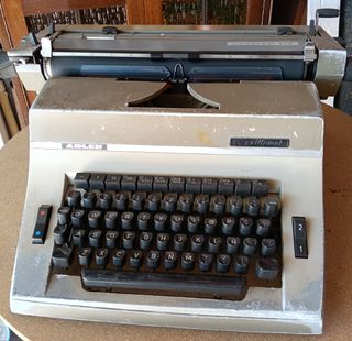 Máquina de escribir Adler Universal 400. Años 70