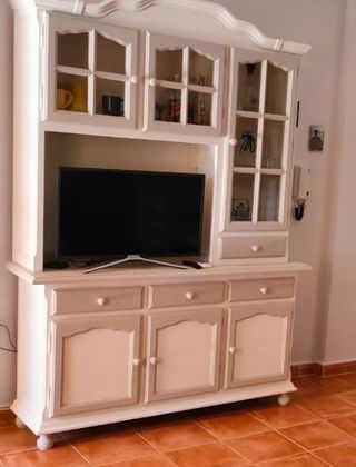 Mueble TV Vitrina Aparador Beige y Blanco