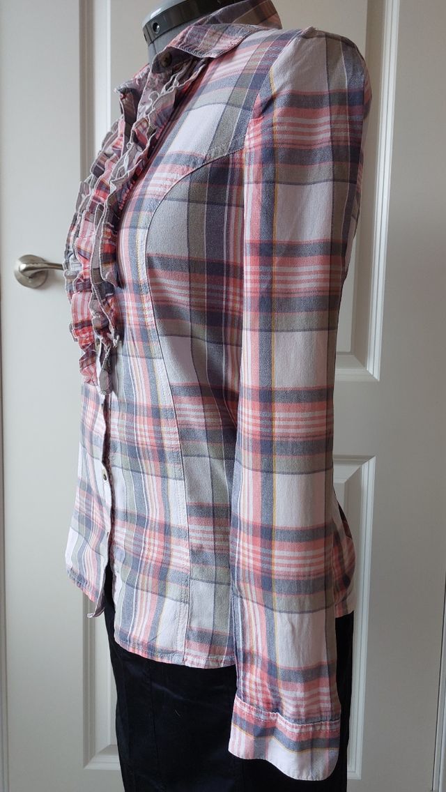 Camisa de cuadros mujer con volantes sutiles. 38