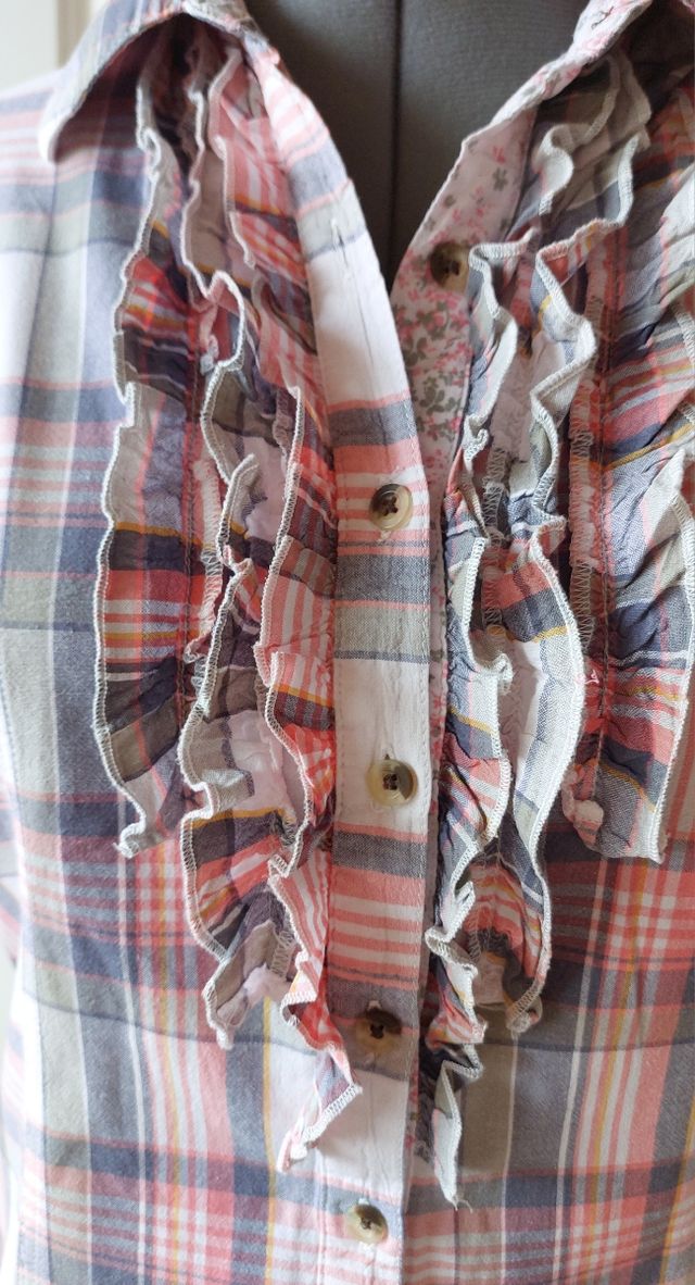 Camisa de cuadros mujer con volantes sutiles. 38