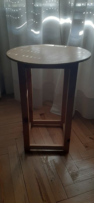 Dos mesita camilla redondas de madera
(existe otra