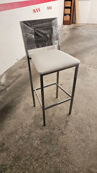 4 taburetes nuevos