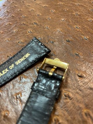 Correa de cocodrilo Rolex negra con hebilla de oro