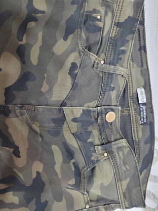 Pantalón militar pitillo verde
