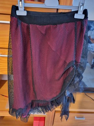 Falda gótica asimétrica roja