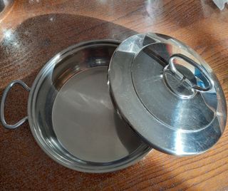 Tegame in acciaio inox  con coperchio